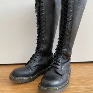 Dr Martens Knee High Lace up Boots Black Leather 1B60